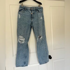 Knee ripped medium wash jeans